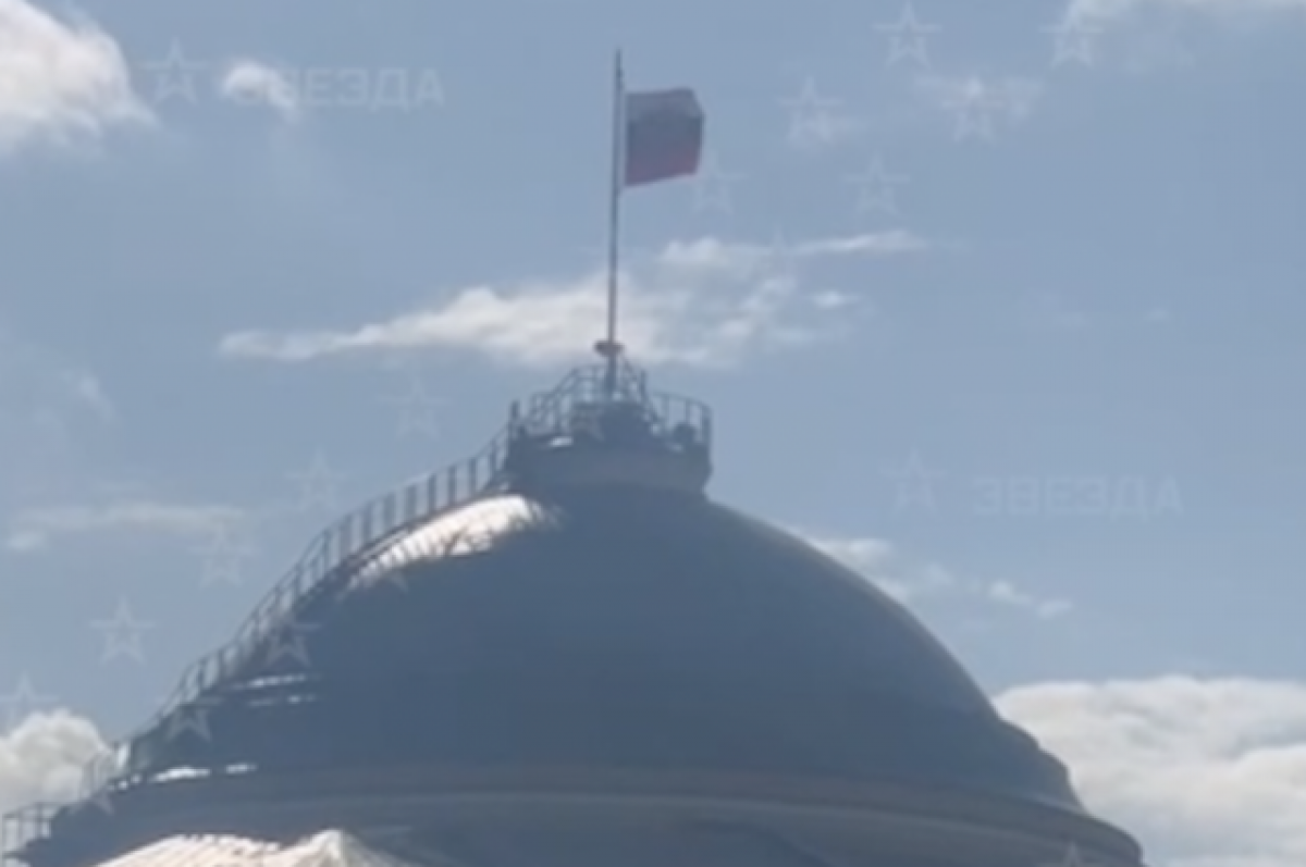    Появились кадры с куполом Сенатского дворца Кремля после атаки БПЛА
