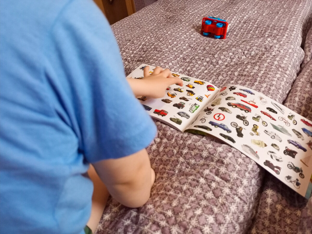 Клеим наклейки 👍