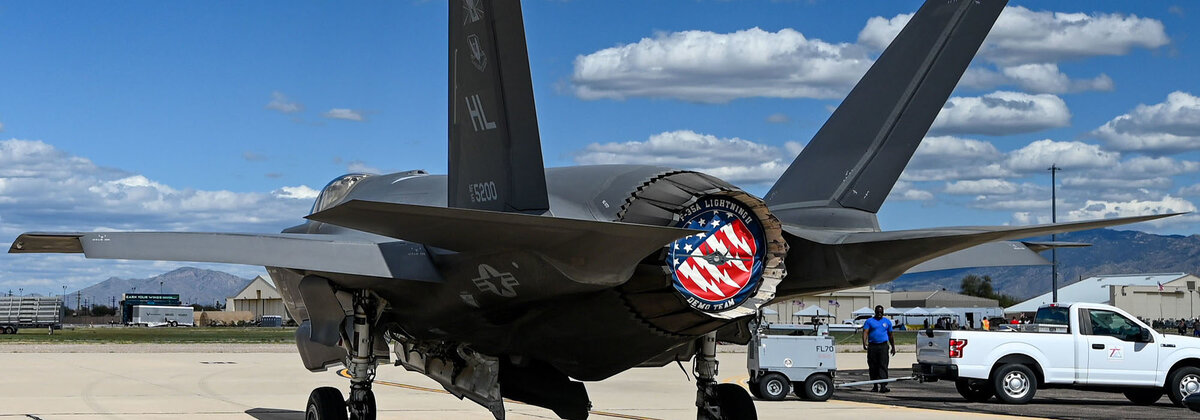 Зачем такому красавцу новый двигатель, когда у него такой флаг на з@днице?