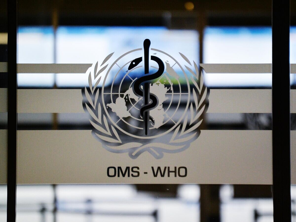    Эмблема Всемирной организации здравоохранения на дверях штаб-квартиры© РИА Новости / Алексей Витвицкий