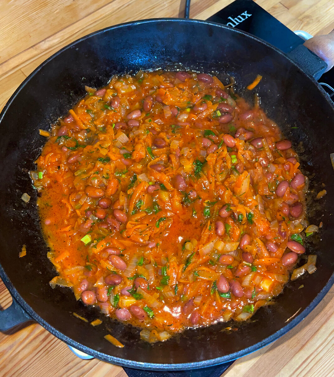 Красная фасоль с фаршем в томатном соусе