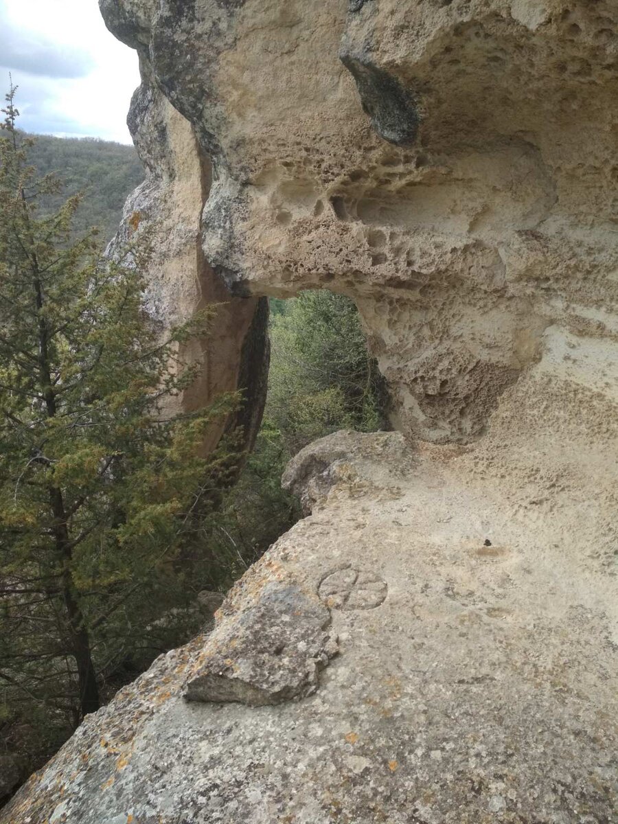 Солнечные часы в нижнем ярусе плато