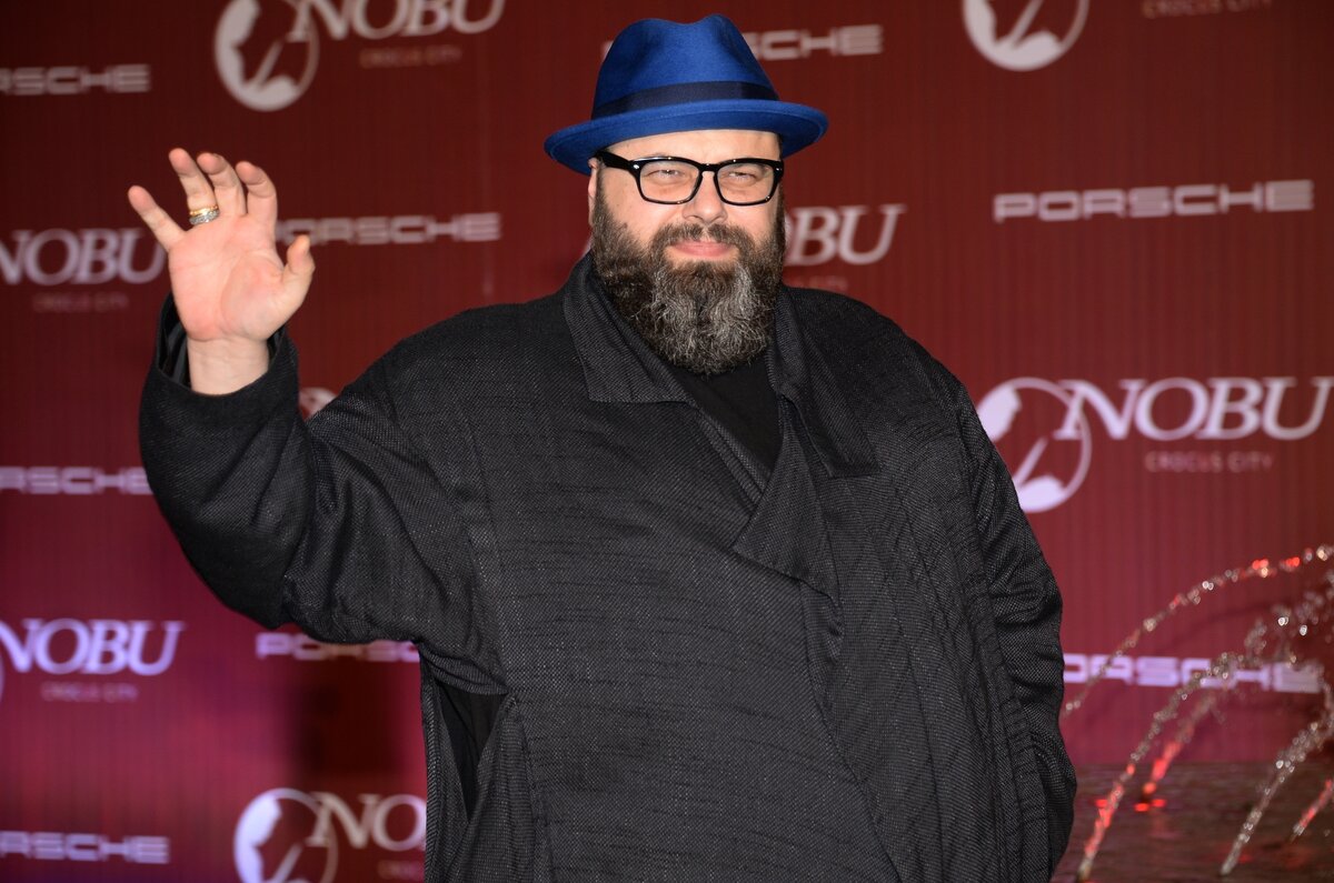    В 15 лет Фадеев поступил в Курганский областной музыкальный колледж имени Д.Д. Шостаковича на два факультета: фортепианный и дирижёрско-хоровой / РИА Новости