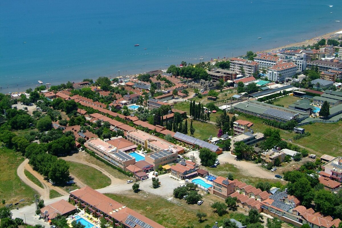Территория отеля. Источник фото: https://pegast.ru/agency/hotels/sayanora-hotel-1072#/agents