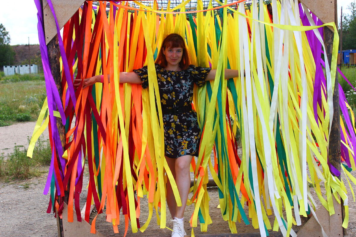 Боюсь даже предположить, для чего нужен этот лохматый девайс посреди лагеря. Но красиво. Фото автора.