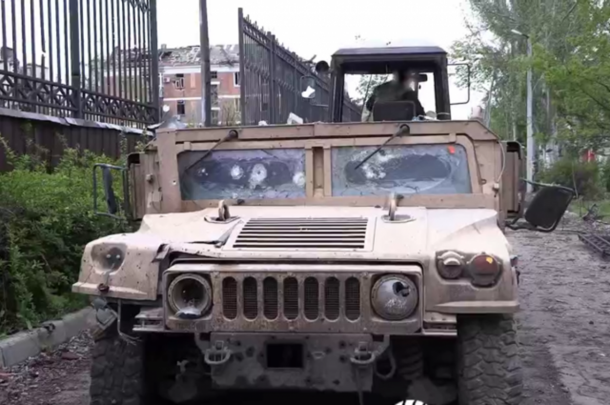    Американский бронеавтомобиль Humvee.