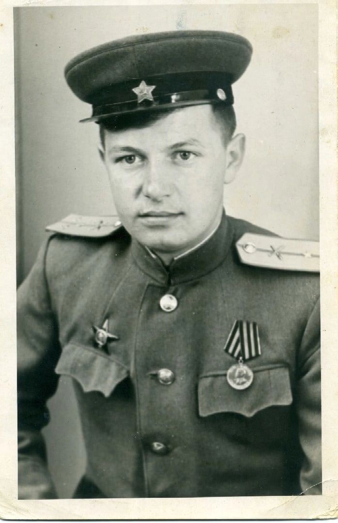 Он убежал из дома в военкомат. Обманул комиссию, заявив, что ему 18 лет