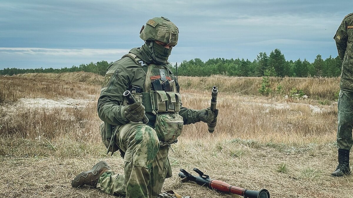     Украина жестко требует у своих хозяев поставки ракет дальнего действия, которые работают на расстоянии более 300 километров. Если это произойдет, то Ростовская область попадет в зону риска, сообщил RostovGazeta депутат Госдумы от Ростовской области Виктор Водолацкий.