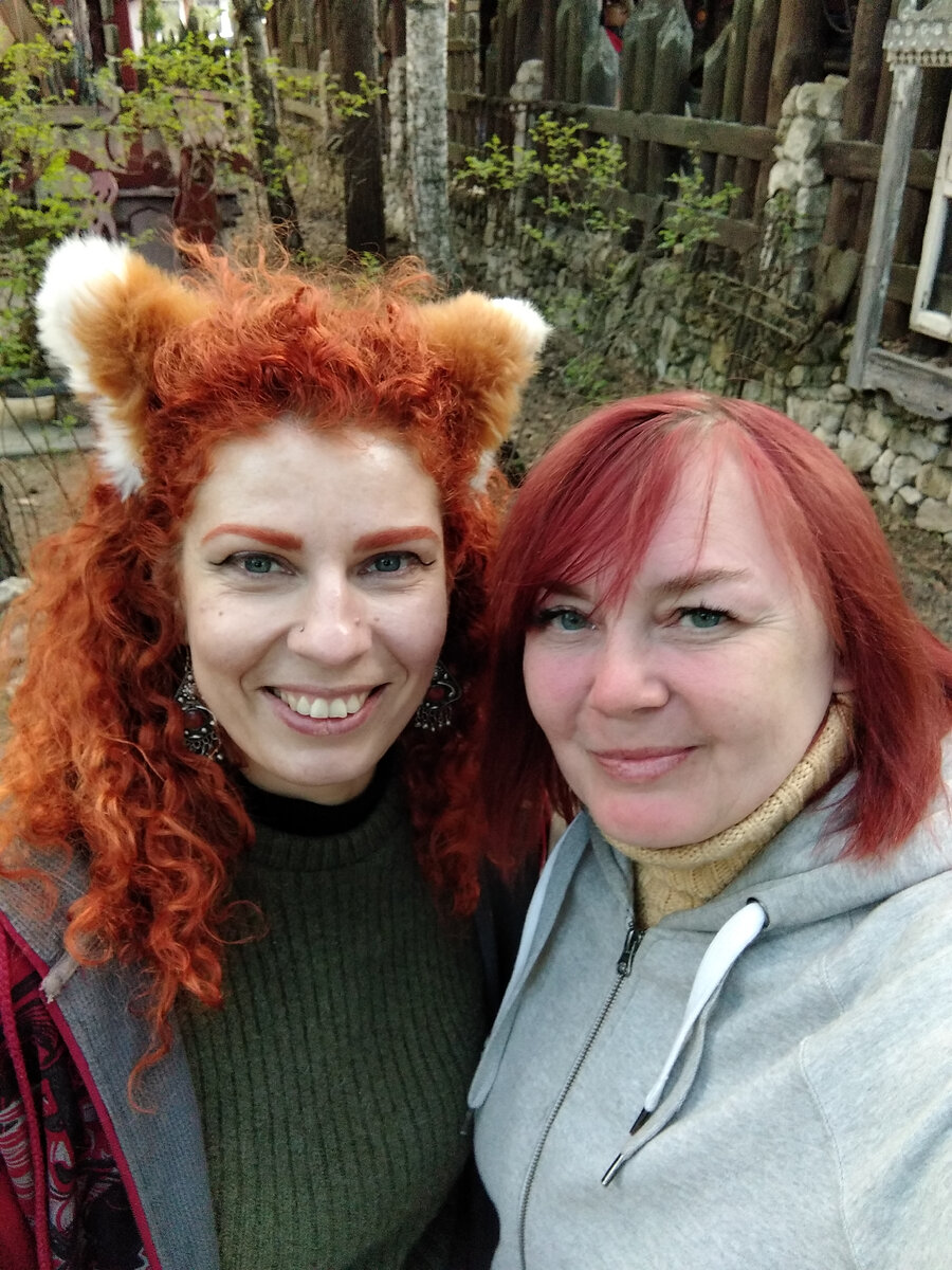 Прекрасная и позитивная девушка с ушками и есть жена сына