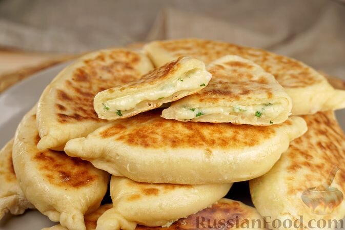 кефир, масло сливочное, мука, сода, соль, сыр сулугуни, яйца, молоко, зелень, лук зелёный