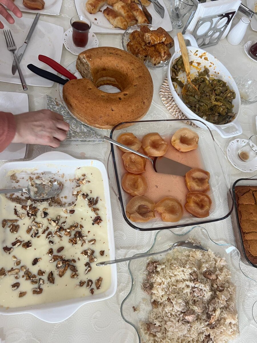 Не просто чай, а первое, второе и третье. Фото автора канала Рецепты Турецкой Кухни.