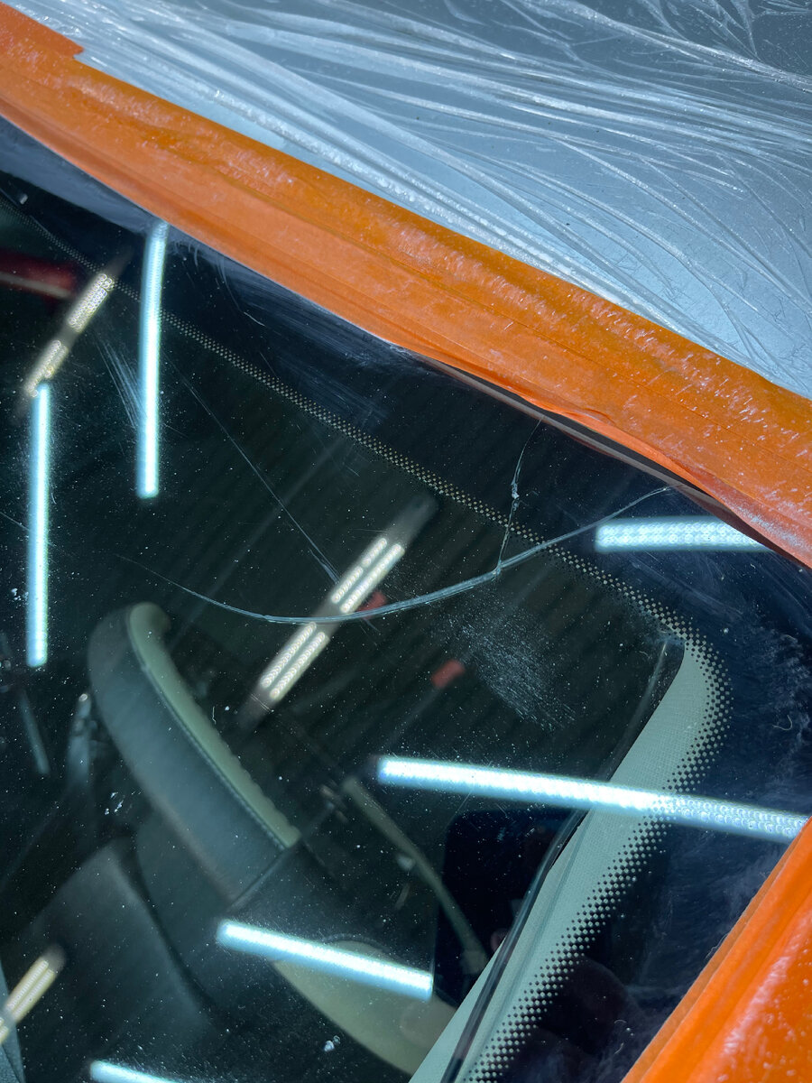 При такой полировке нужно хорошо осматривать стекло, так как при малейшем сколе может пойти трещина как у меня к сожалению вышло, грустная история но это опыт, но владелец остался доволен так как поставил просто новое оригинальное стекло