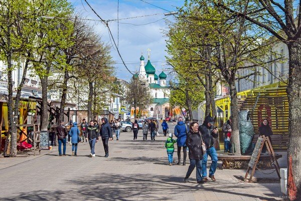 Далеко не каждое место в котором мы бываем становится памятным, однако  среди тех, в которых мы любим бывать, таковые почти все ... С  Воскресением Вас!   

ул. Кирова, Ярославль...   

  