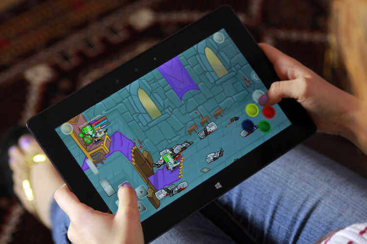    В некоторые игры играть на планшете намного удобнее