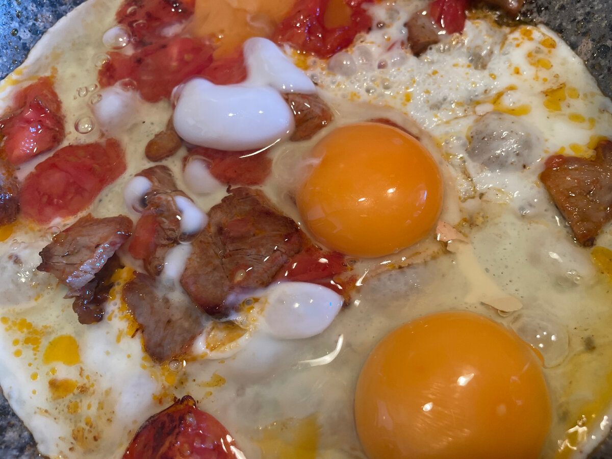 Готовим яичницу с шашлыком 