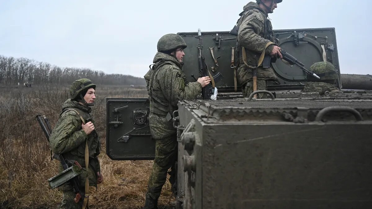 Военнослужащий является сыном погибшей журналистки Ирины Славиной. Фото: Reuters