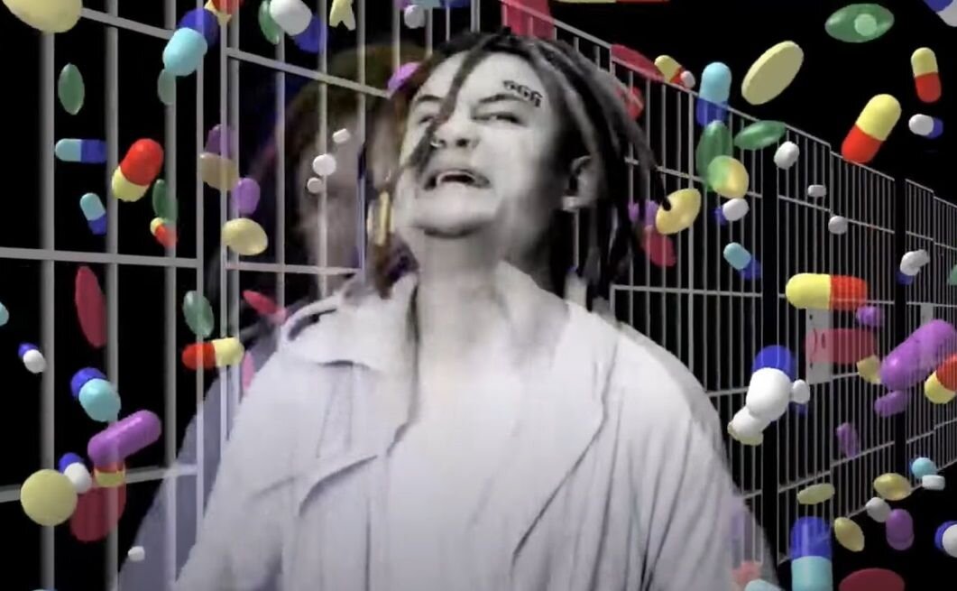    Кадр из видео: Моргенштерн. Симаков стучит. Россия.