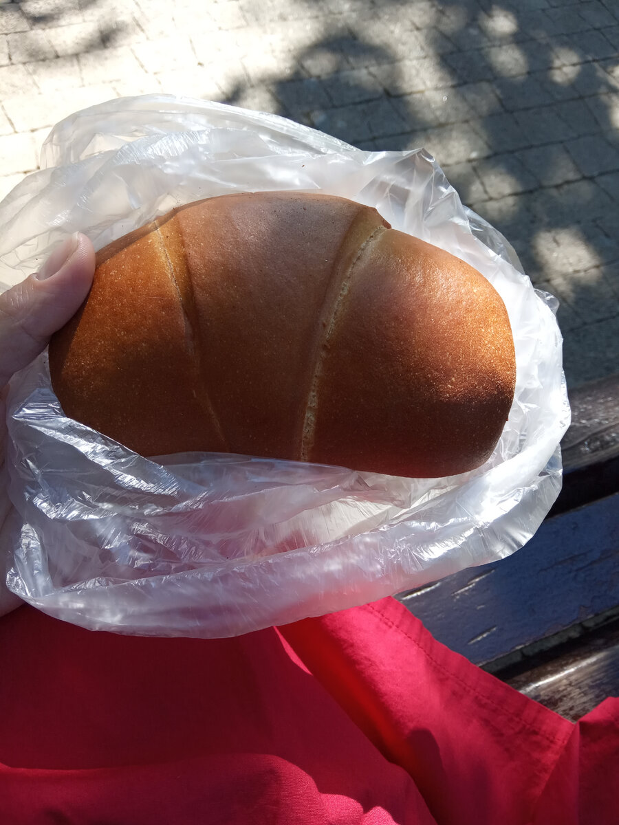 Выпечка с начинкой из одной из Сочинских пекарен.