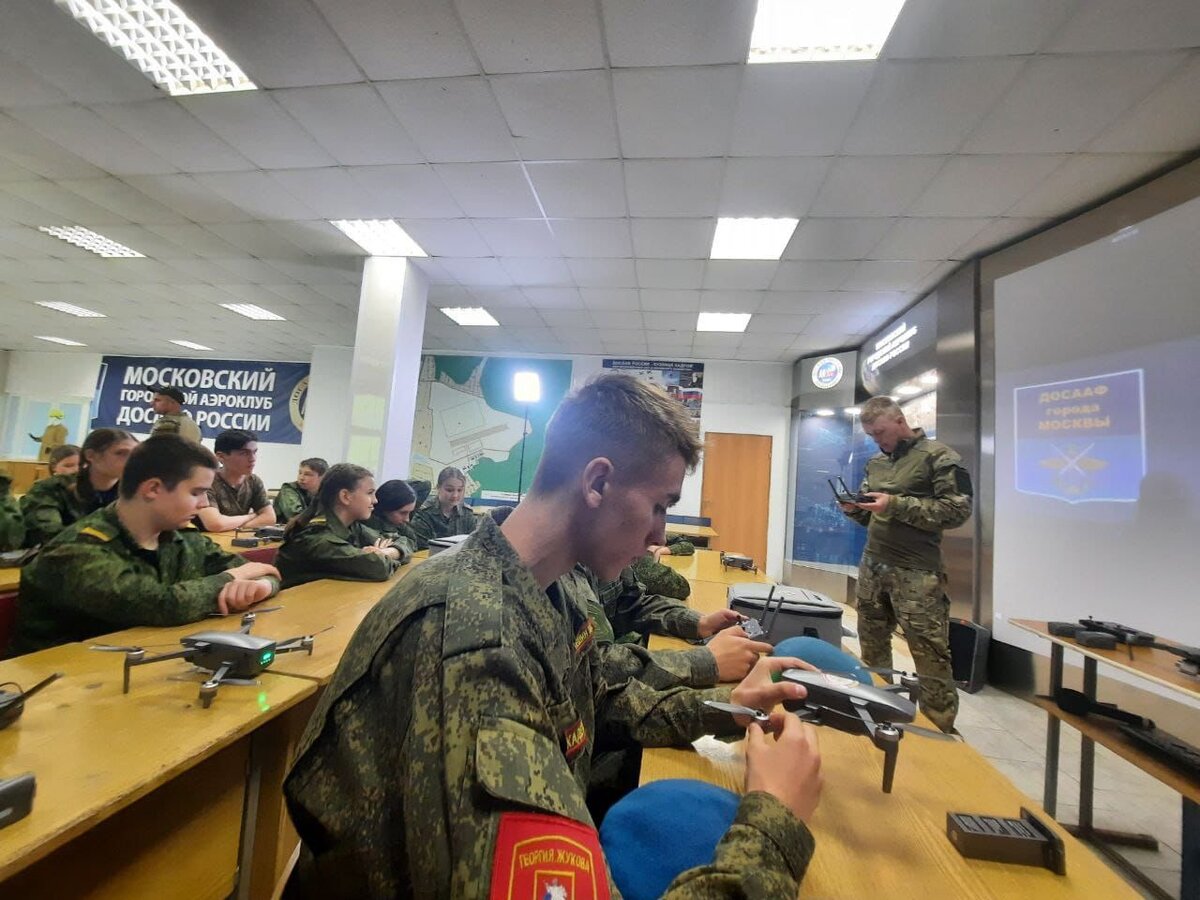 ДОСААФ готовит операторов БПЛА, на аэродроме Волосово в Московском  городском аэроклубе ДОСААФ | Российский союз инженеров | Дзен