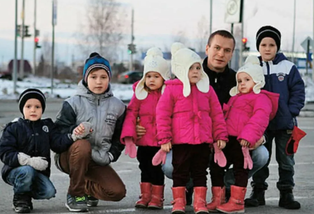 После "Пусть говорят" жизнь отца - одиночки воспитывающего 5 детей ...