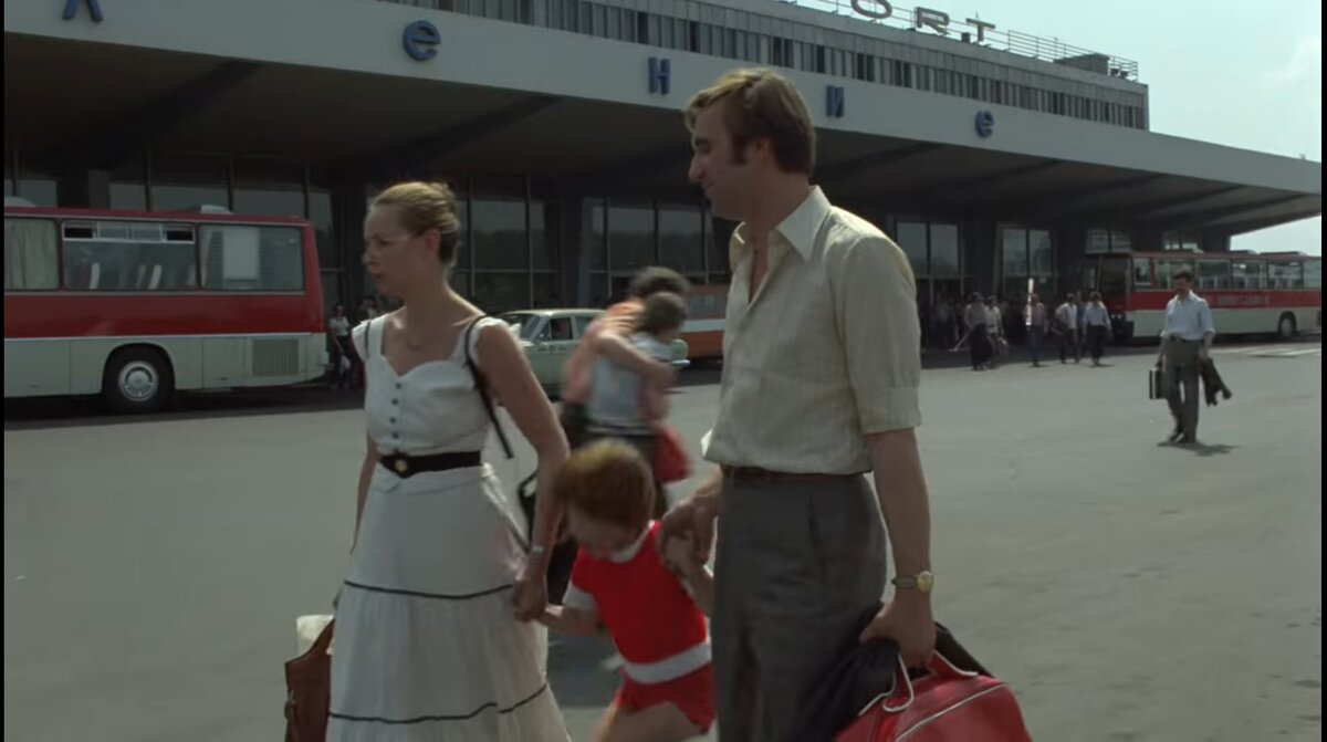 Ты мне весь отпуск испортил!  Валентин и Алевтина. Фильм "Экипаж" Скриншот