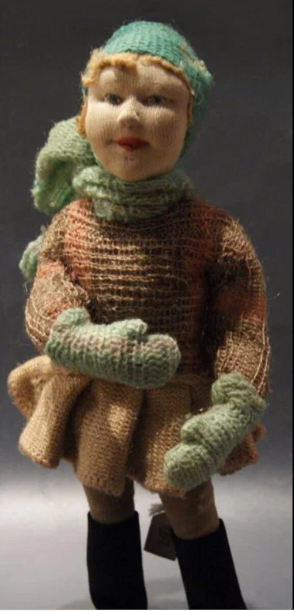 Артельная кукла "Девочка в спортивном костюме"