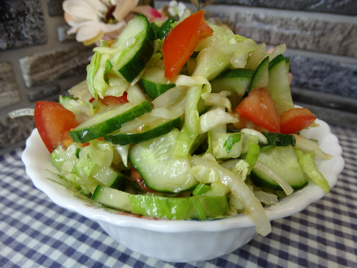Овощной салат с капустой, помидорами, огурцами и зеленью - пошаговый рецепт с фото на garant-artem.ru