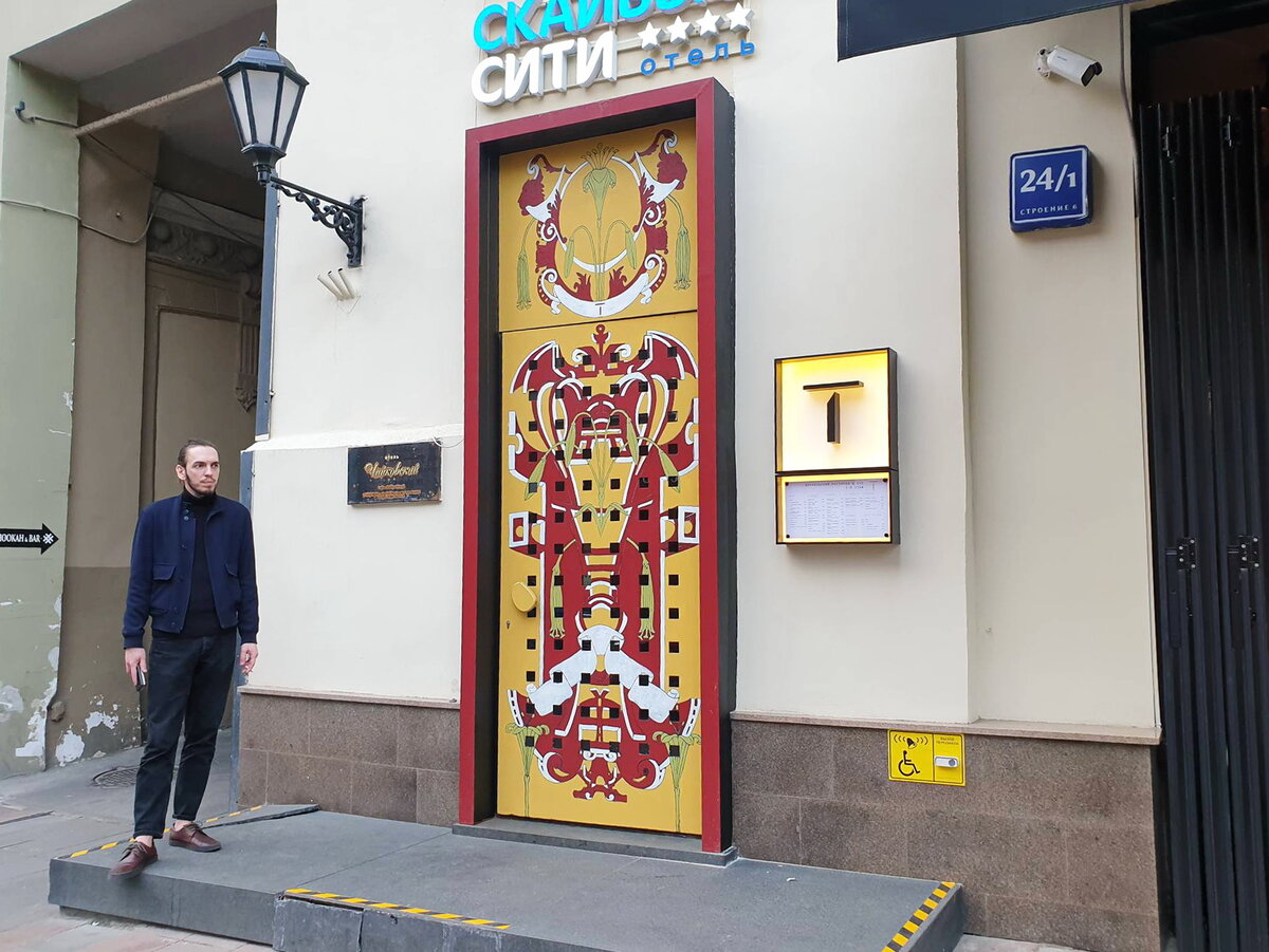 Вход в ресторан Т1