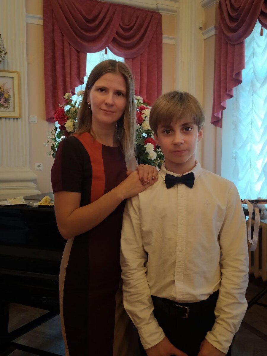 С учительницей.💜💜💜