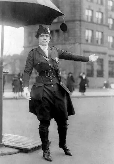 Как выглядела женщина-полицейский в мечтах суфражисток начала 20 века и реальная история первой леди-полицейского в США