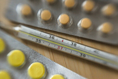    Таблетки и градусник ©Пелагия Тихонова РИАМО