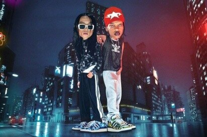 adidas выпустит новую модель культовых кроссовок Forum 84 Low, разработанную совместно с японским брендом BAPE. Официальный анонс появился на сайте компании и в социальных сетях.

Для лимитированной коллекции дизайнеры выбрали фирменный принт японского бренда – камуфляж. Кроссовки будут представлены в двух цветах: синем и зелёном. На язычках обуви появится надпись «BAPE 30»,