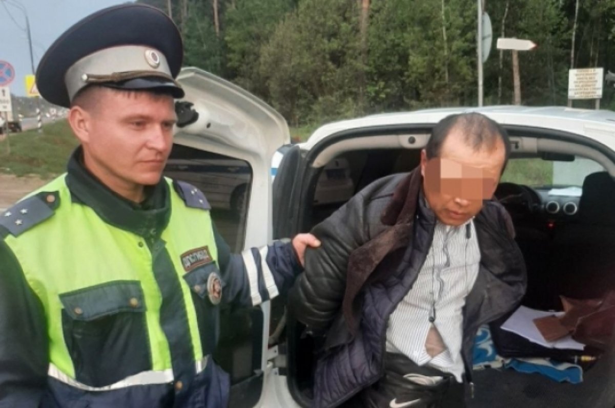    В Тверской области поймали курьера, который перевозил наркотики в такси