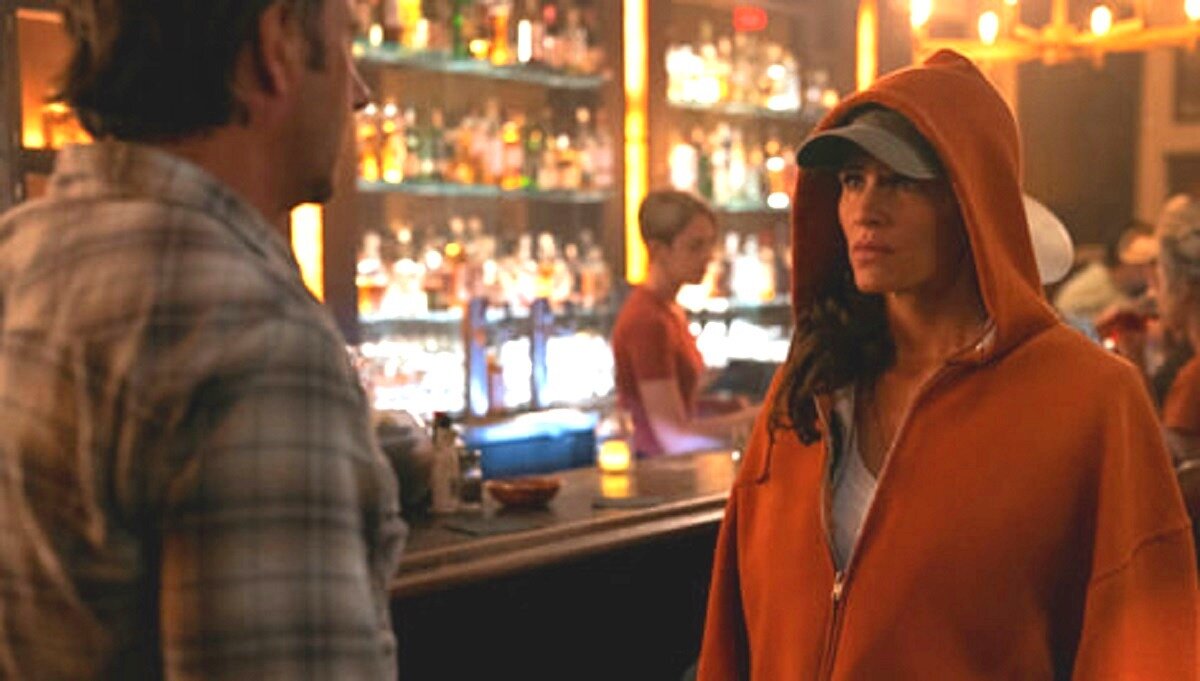 - Да, блин, Дженнифер! Ну хватит уже пугать нас косплеем Сталлоне из "Самаритянина"! - Темнота ты голливудская! Это же Ван Дамм из "Лукаса"!