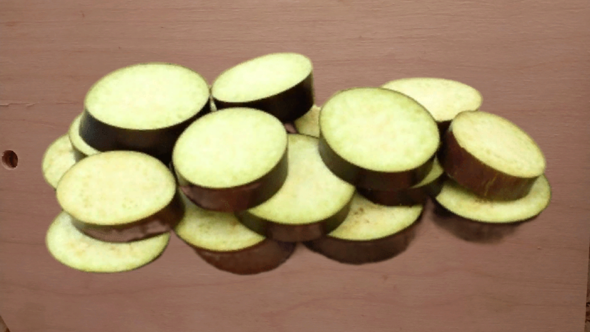 Теперь их надо посолить.