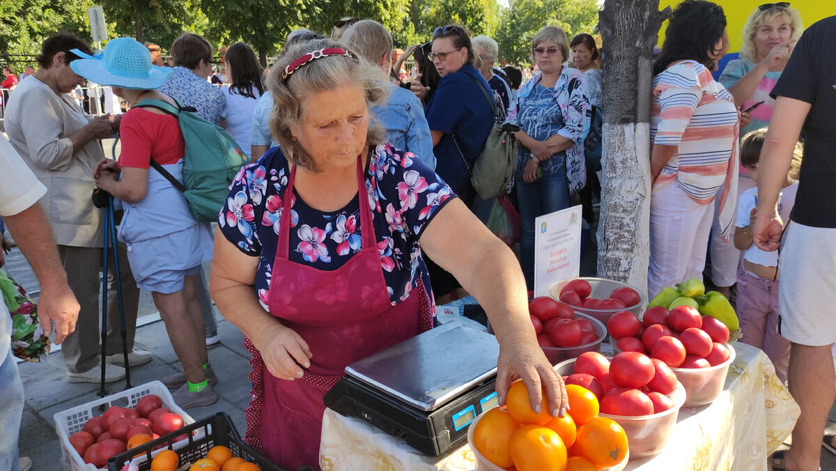 Снимок с  прошлогоднего феста "Сызранский помидор", здесь с организацией места торговли все в порядке