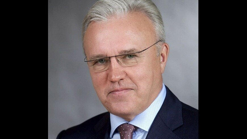     Его кандидатура выдвинута региональным отделением «Единой России» и группой из 11 депутатов пяти парламентских партий.