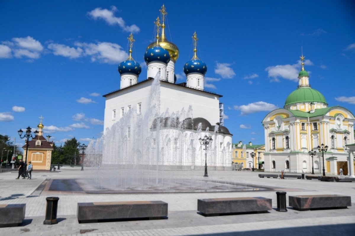    На Соборной площади в Твери запустили свето-музыкальный фонтан