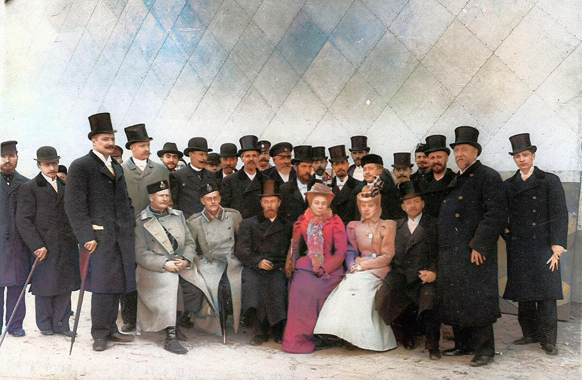 Акционеры и гости общества "Уралит". В первом ряду - представители клана Имшенецких (Александр Михайлович с супругой - в центре)