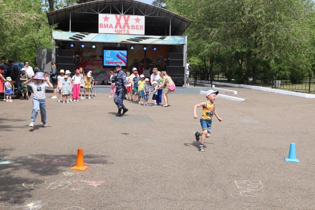 Детская площадка в парке