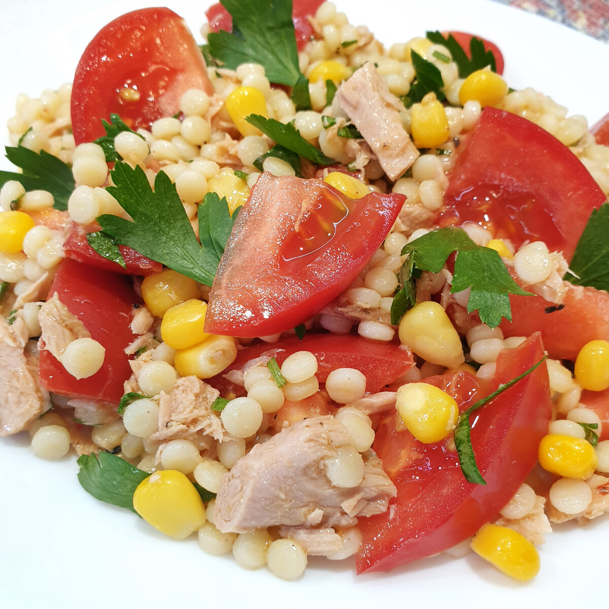 Салат с пастой птитим и тунцом 