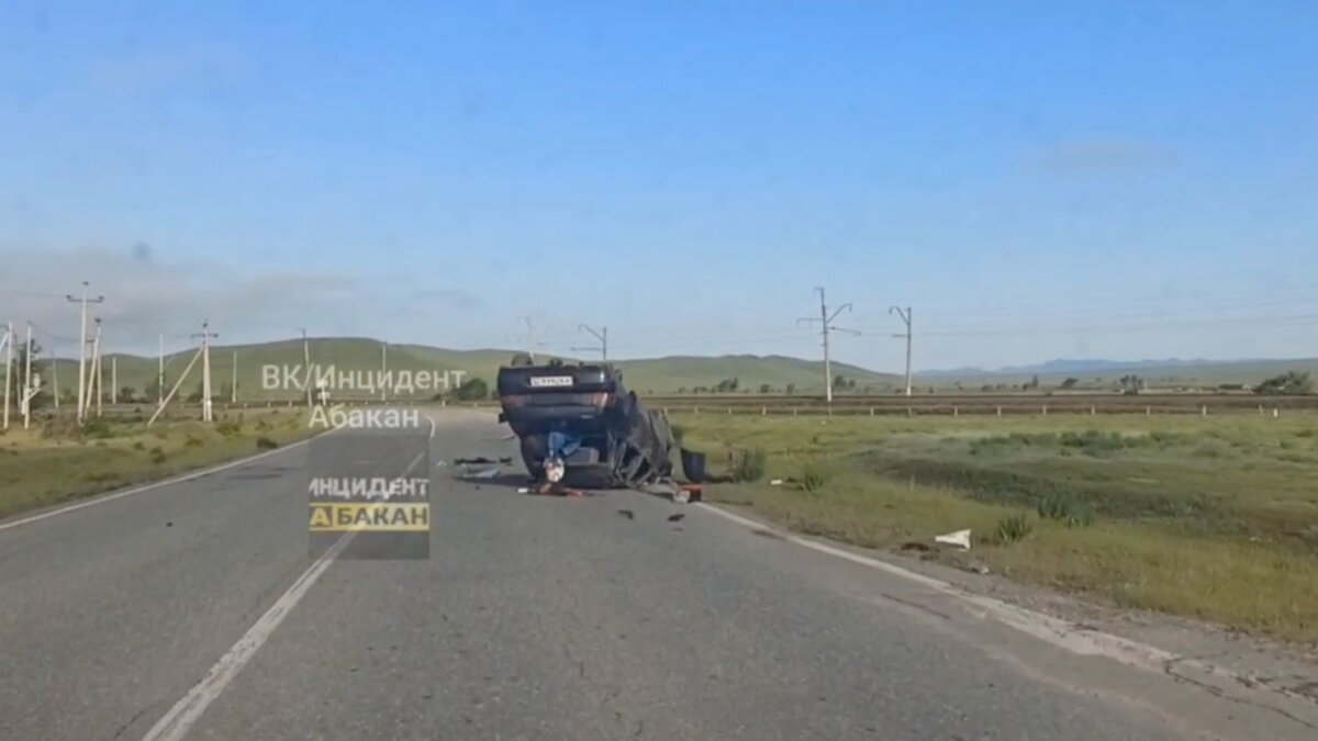     В Хакасии 16-летний подросток без водительского удостоверения за рулем ВАЗ 2110 не справился с управлением и попал в больницу.