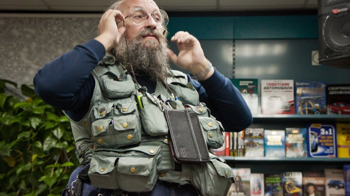     Депутат Госдумы Анатолий Вассерман заявил, что каждый человек бисексуален. При этом депутат признался, личных отношений у него не было ни с женщинами, ни с мужчинами.