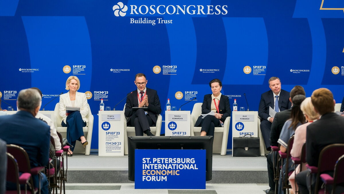   Форум решений для будущего: югорская делегация приняла участие в работе ПМЭФ