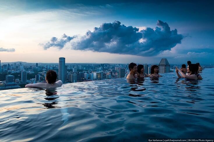 Бассейн в отеле Marina Bay Sands в Сингапуре