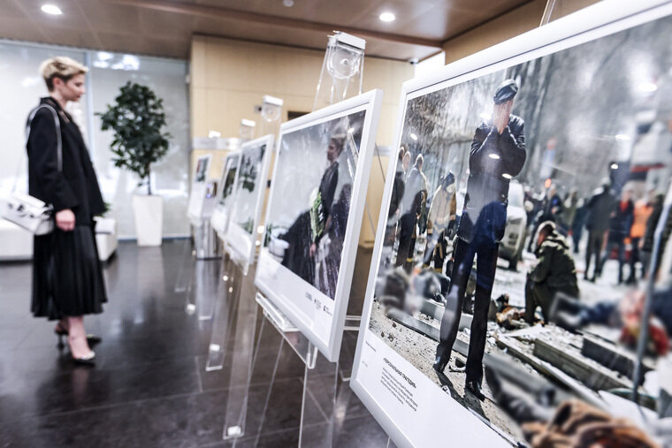    Фотография была сделана в обстрелянном Донецке