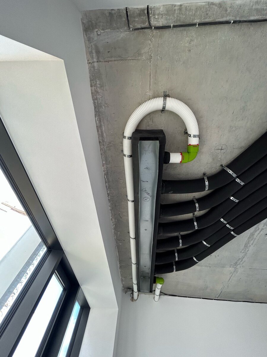 Приточный воздух подмешивается в решетки системы канального кондиционирования