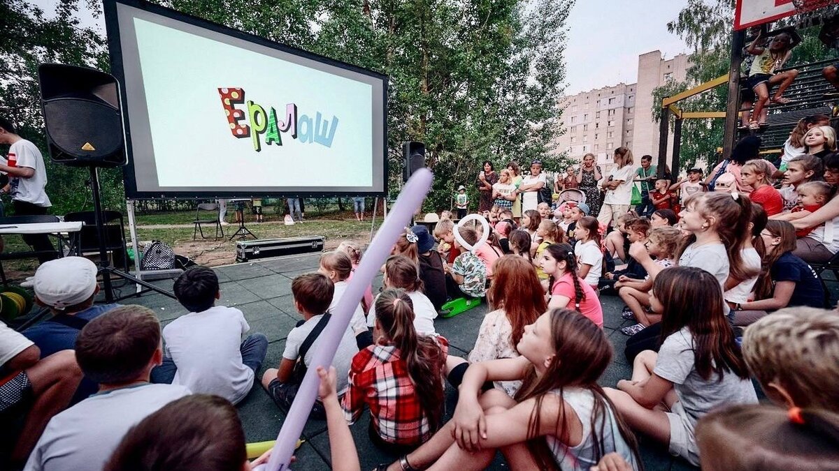     В Нижнем Новгороде продолжают работать кинотеатры под открытым небом. Уже появилось расписание на июль.