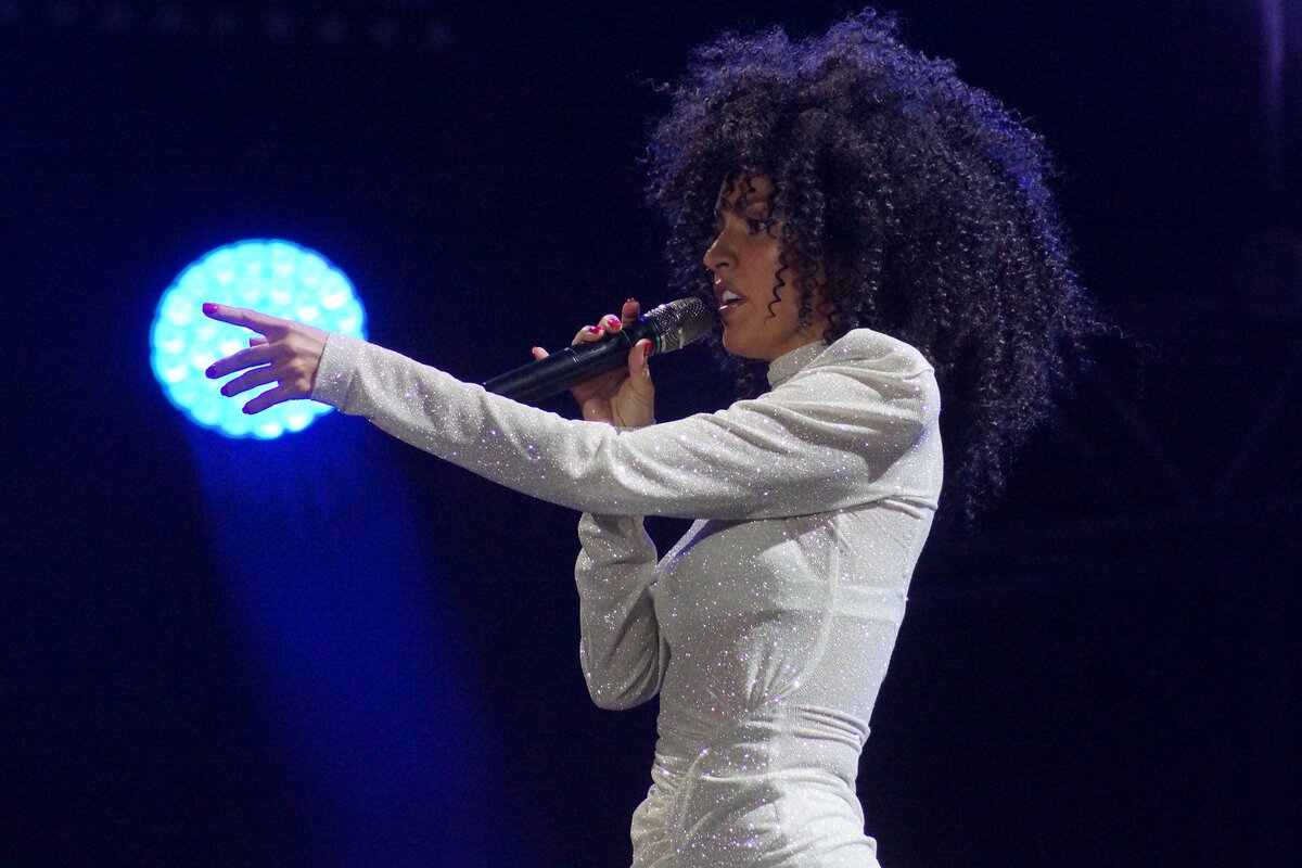 Исполнители шутливо называют свою коллаборацию «Руки Zivert».  Фото: ФедералПресс / Дмитрий Овчинников