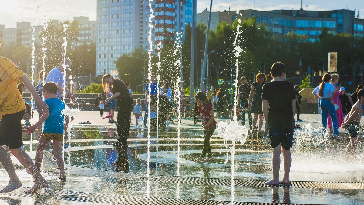     В Ростовской области на выходных 1 и 2 июля ожидаются дожди, грозы, град и 32-градусная жара, об этом сообщили синоптики СК УГМС.